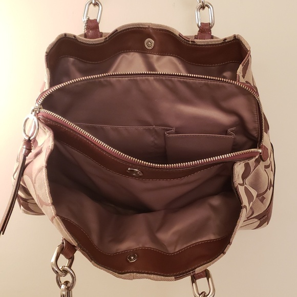 Coach brown 3 compartments and front pocket. - Picture 8 of 8